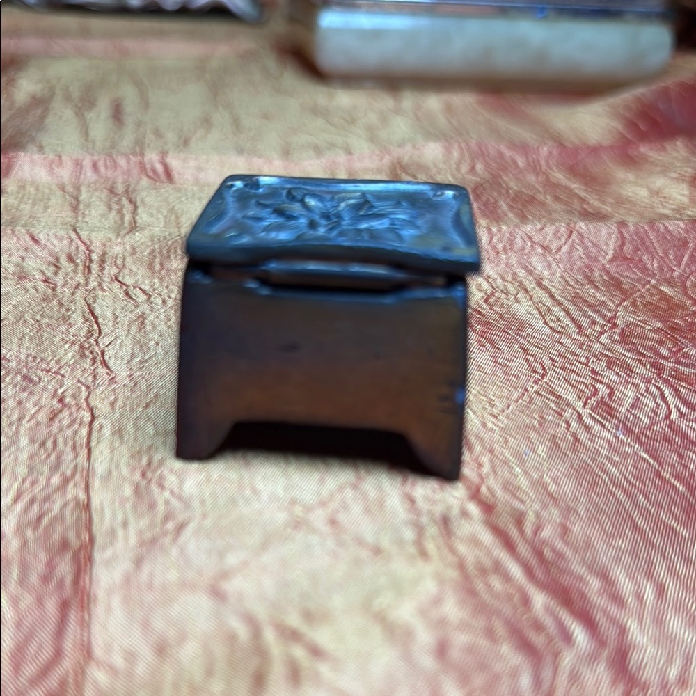Art Nouveau Vintage Trinket Box with Carved Lid pill box? #3 - Picture 5 of 5